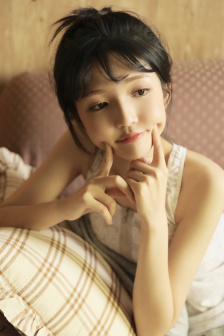 美女裤子被撕开